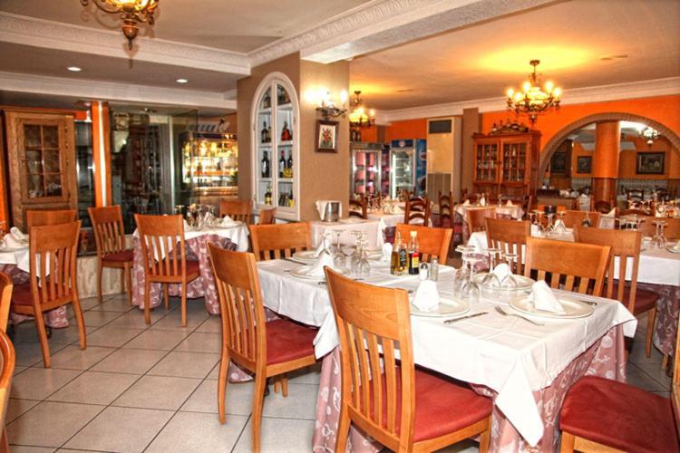 Hotel Los Arcos El Alquián Extérieur photo